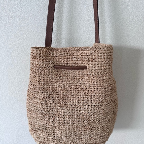 Faherty Raffia Drawstring Bucket Bag - Picture 4 of 6